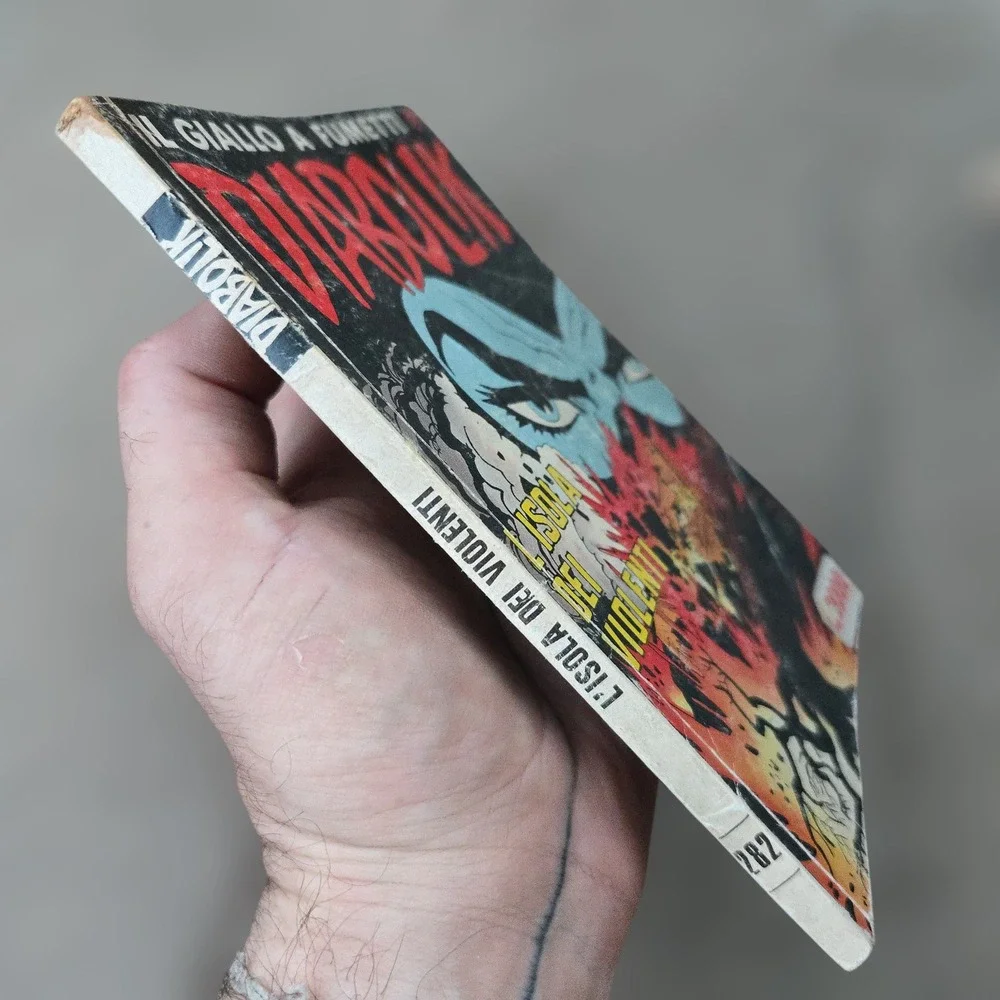 VTG DIABOLIK Comic Book Italian IL‎ GIALLO A FUMETTI L ISOLA DEI VIOLENTI 1990
